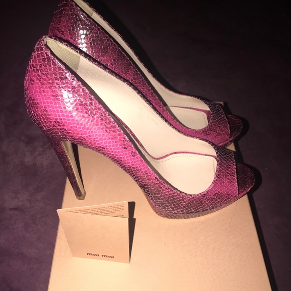 Miu Miu Snake Skin Pumps - Picture 2 of 6
